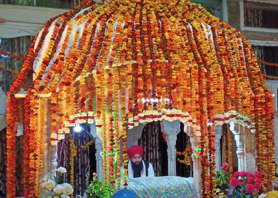 नजीबाबाद में गुरु गोबिंद सिंह प्रकाशोत्सव पर पाठ करते ग्रंथी। नजीबाबाद में गुरु गोबिंद सिंह प्रकाशोत्सव पर पाठ करते ग्रंथी।