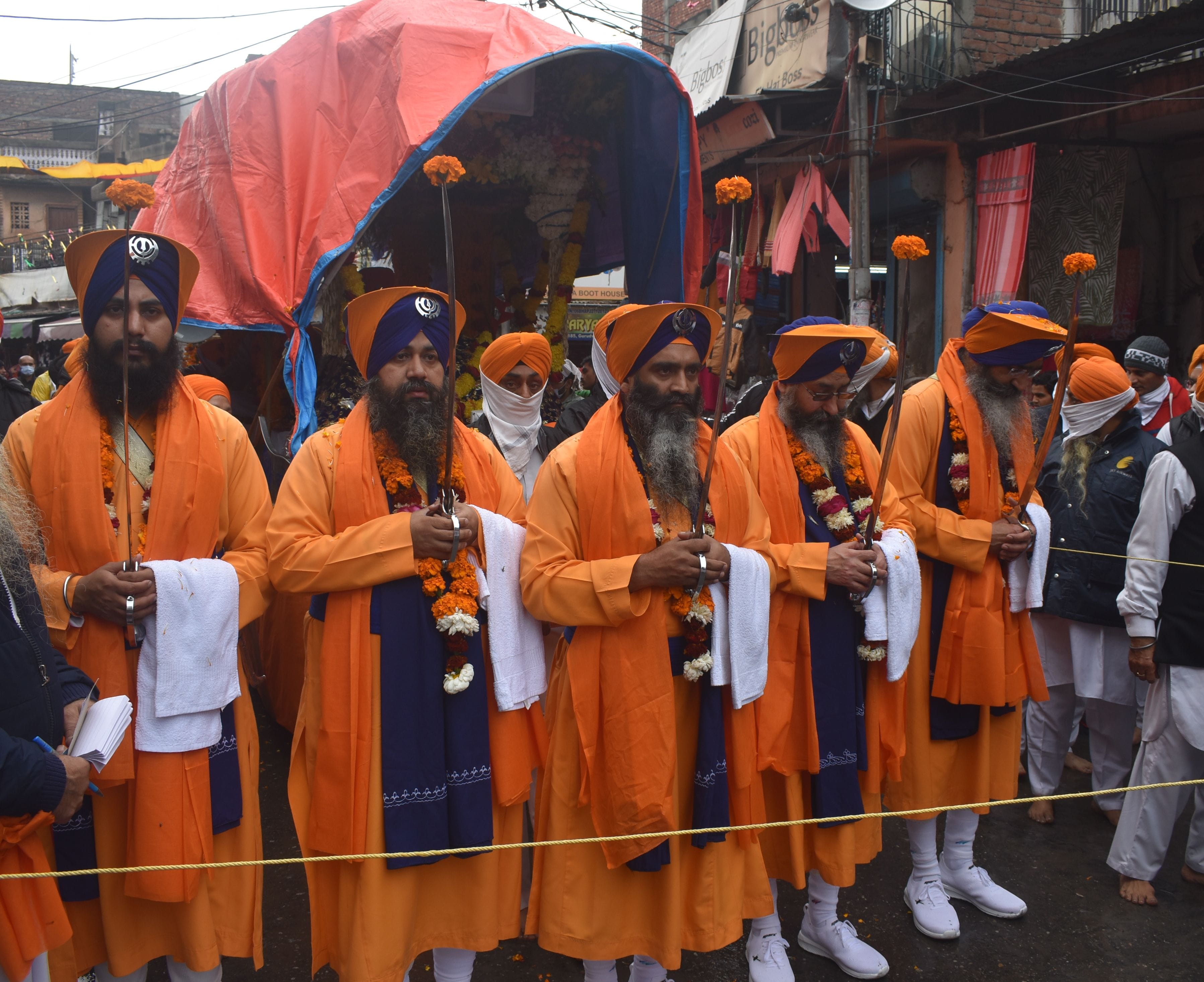 पानीपत। गुरुद्वारा पहली पातशाही द्वारा आयोजित नगर कीर्तन में मौजूद पंच प्यारे। पानीपत। गुरुद्वारा पहली पातशाही द्वारा आयोजित नगर कीर्तन में मौजूद पंच प्यारे।