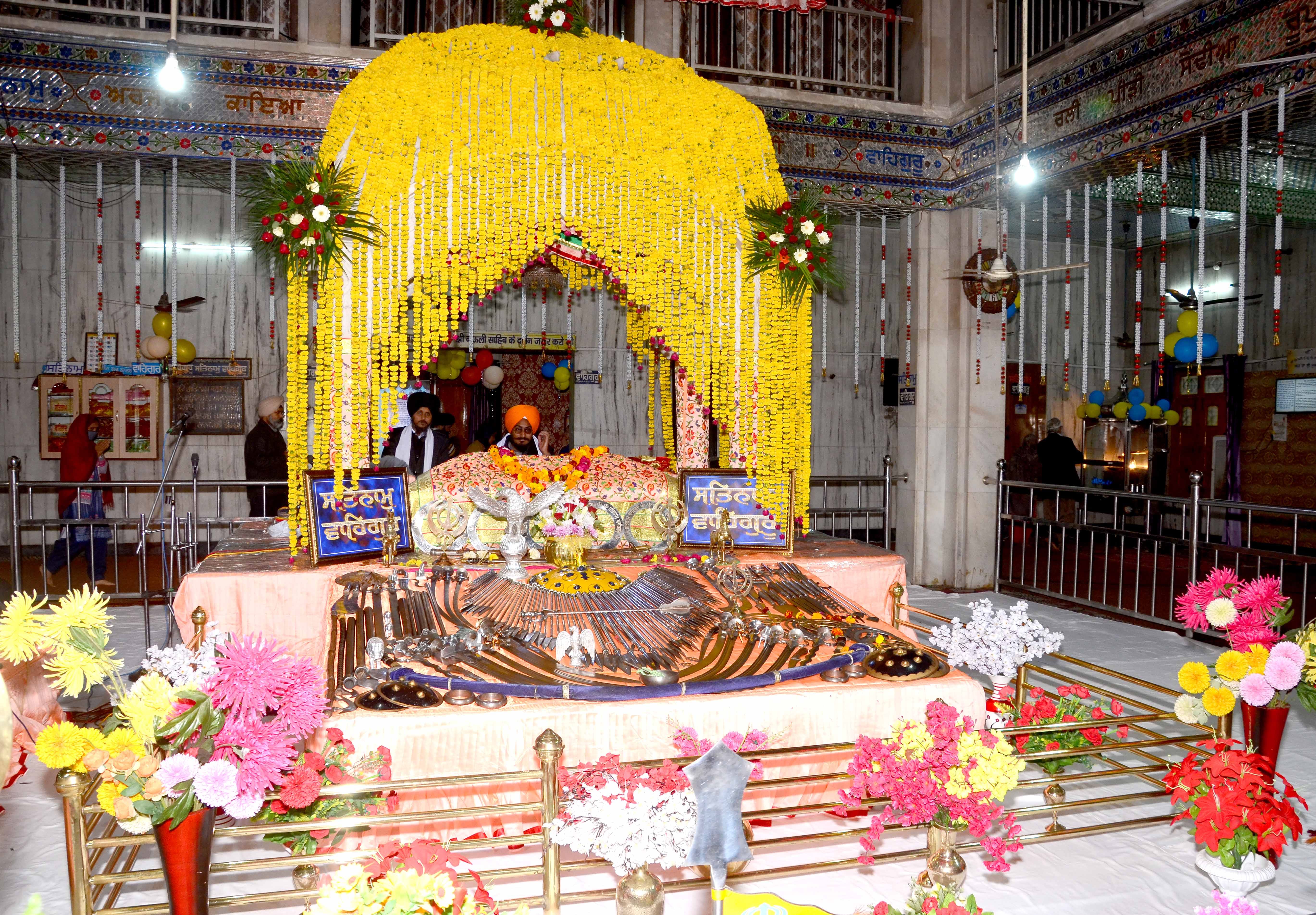गुरुद्वारा साहिब में सजा दीवान।