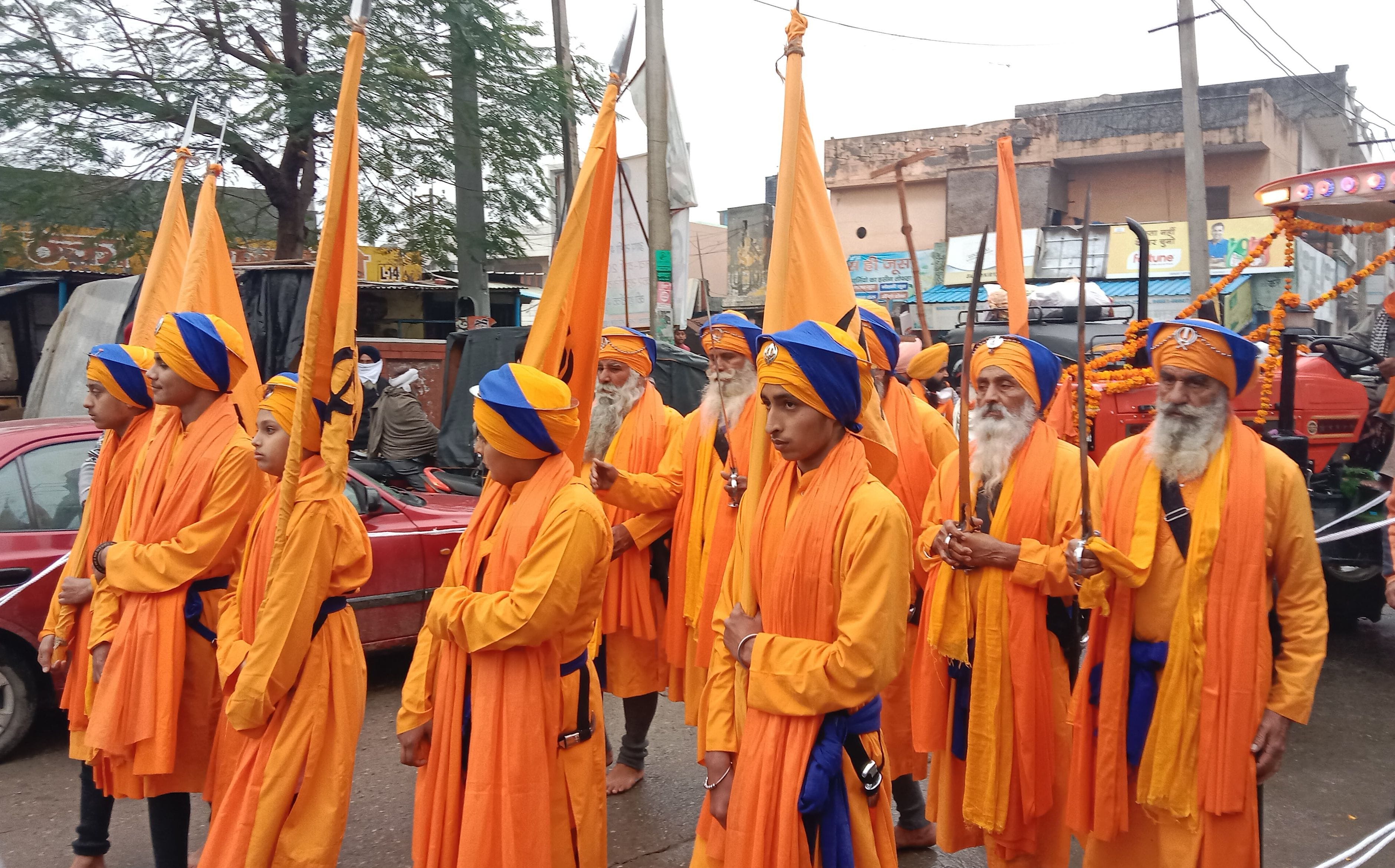 Celebrated the festival of lights of Dashmesh father Shri Guru Gobind Singh with great pomp Celebrated the festival of lights of Dashmesh father Shri Guru Gobind Singh with great pomp