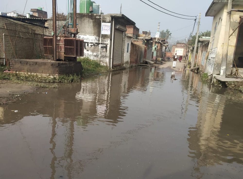 ग्राम मक्काबांस में भरा पानी