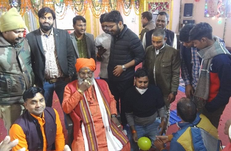 Rishikesh: 50 orang termasuk Sakshi Maharaj dituntut, sebuah acara besar diselenggarakan pada hari ulang tahun, kerumunan besar berkumpul Kasus Terhadap 50 Orang Termasuk Bjp Mp Sakshi Maharaj