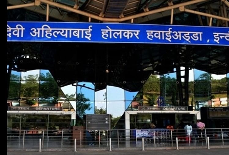 Update Indore Corona: Lima Penumpang Ke Dubai Positif Corona, Termasuk Hamil, Dilarang Naik Pesawat Indore: Lima Penumpang Ke Dubai, Positif Corona, Cegah Naik Pesawat, Diserahkan ke Tim Dinas Kesehatan – Indore Corona Update: Lima Penumpang Ke Dubai Positif Corona, Juga Hamil, Dilarang Naik Pesawat
