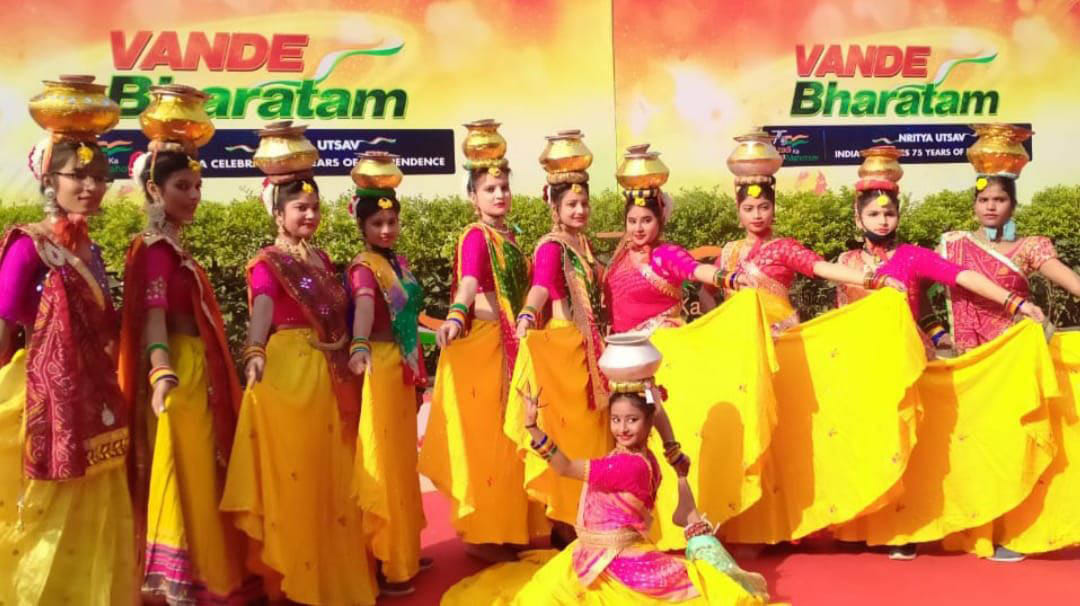नई दिल्ली में आयोजित वंदे भारतम कार्यक्रम में बुंदेली राम स्तुति नृत्य प्रस्तुत करतीं बांदा की ? नई दिल्ली में आयोजित वंदे भारतम कार्यक्रम में बुंदेली राम स्तुति नृत्य प्रस्तुत करतीं बांदा की ?
