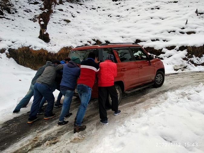 Hujan Salju Di Kapkot – Masalah penumpang bertambahnya salju yang menumpuk di jalur Dhur-Badiakot