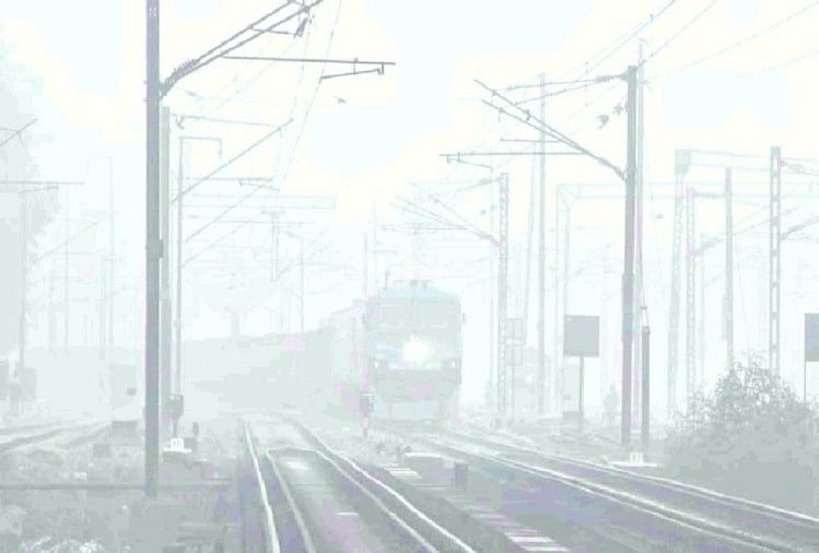 26 Train retardé en raison du brouillard des passagers ayant des problèmes à la gare de Delhi – 26 Train en retard : un brouillard froid et dense a ralenti la vitesse des trains, les passagers s’énervent