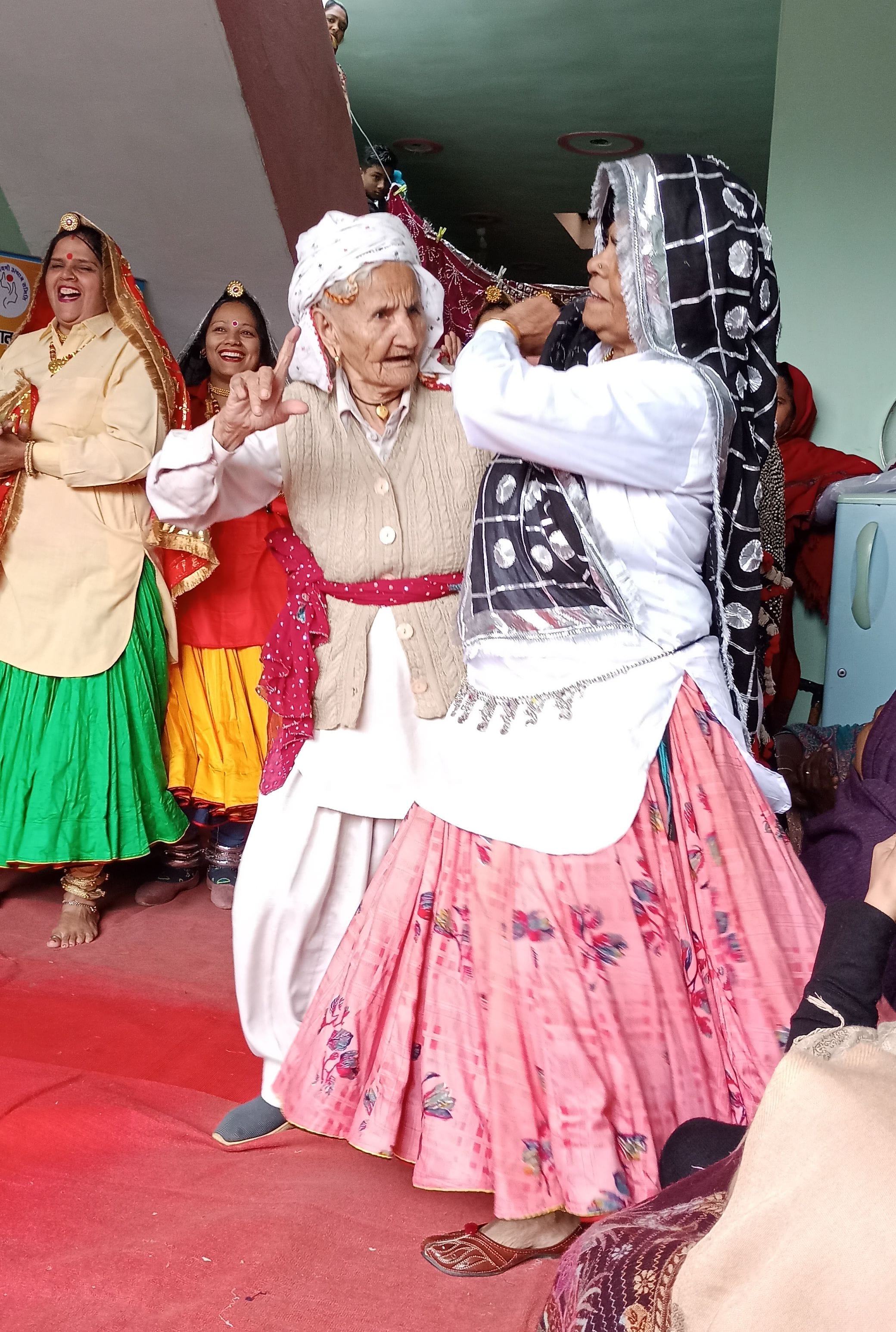 पानीपत। 4 नारी तू नाराणी उत्थान समिति द्वारा लोहड़ी के उपक्षय में आयोजित कार्यक्रम में डांस करती पानीपत। 4 नारी तू नाराणी उत्थान समिति द्वारा लोहड़ी के उपक्षय में आयोजित कार्यक्रम में डांस करती