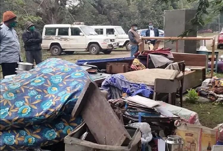 Chhattisgarh : évacuation de la maison de l’ancien Bjp Mla Kailash Sharma, marchandises jetées sur la route