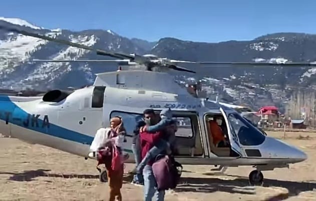 फोटो...जिले के मढ़वा और वाड़वन के लिए हेलीकाप्टर सेवा लगी।