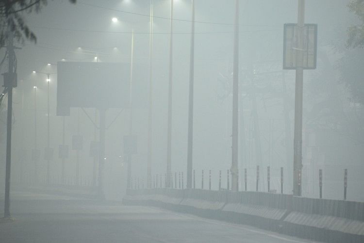 Actualités d’Aligarh – Aligarh : La ville recouverte d’une nappe de brouillard, le froid s’est accru à cause de la vague de froid