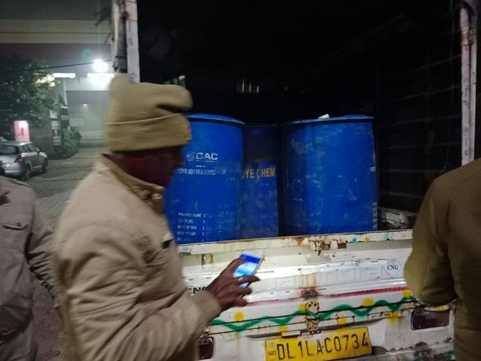 Ghaziabad News – 1600 liter spirit yang dibawa dari Haryana ditangkap untuk membuat minuman keras