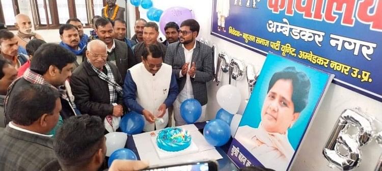Les travailleurs de Bsp ont célébré l’anniversaire de Mayawati