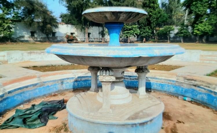 Actualités d’Aligarh – Aligarh : La fontaine trouvée dans le cadeau verse des larmes de misère