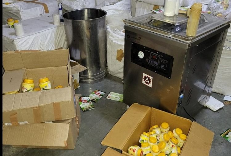 Indore : Le faux ghee et le fromage frelaté étaient autrefois fabriqués dans l'usine, une activité de plus d'un million chaque mois... Indore : Du faux ghee et du fromage frelaté étaient fabriqués dans l’usine, une affaire de plus d’un million chaque mois… interrogatoire de police