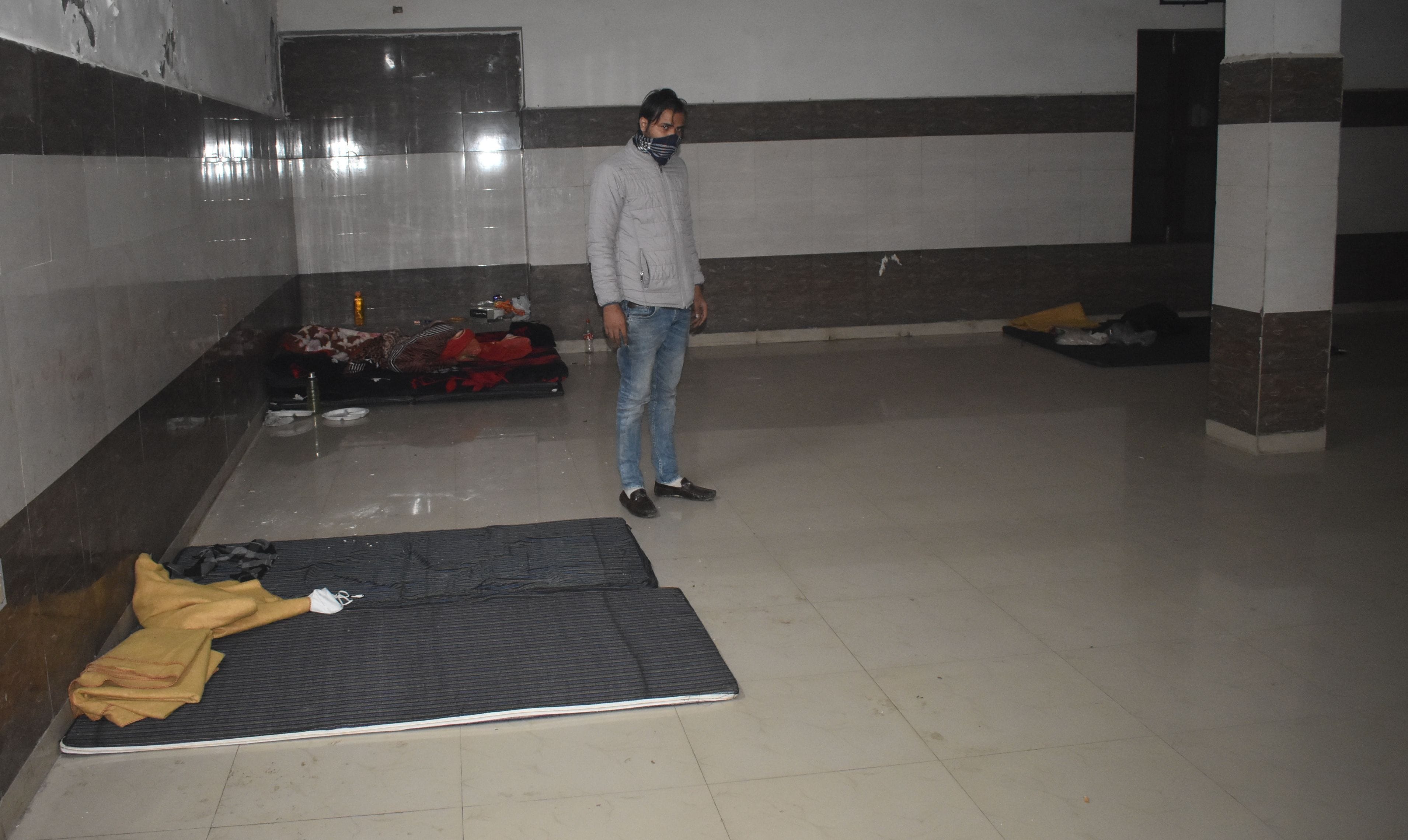 पानीपत। किले पर बनाए अस्थाई रैन बसेरा में नही आता कोई भी व्यक्ति खाली पड़े रैन बसेरा को दिखाते हु? पानीपत। किले पर बनाए अस्थाई रैन बसेरा में नही आता कोई भी व्यक्ति खाली पड़े रैन बसेरा को दिखाते हु?