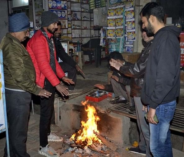 Aligarh News – Aligarh : la vague de froid sauve les gens des frissons