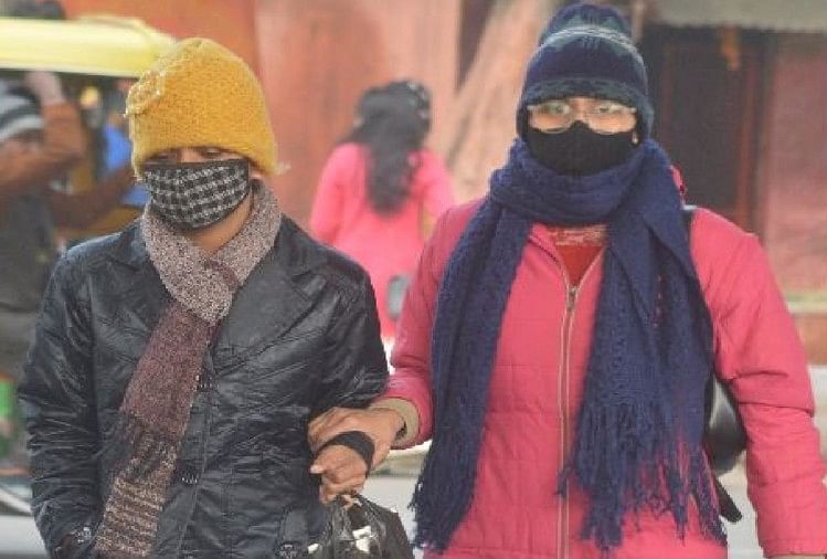 Journée froide à Agra Le mercure a chuté en raison de la vague de froid à Agra