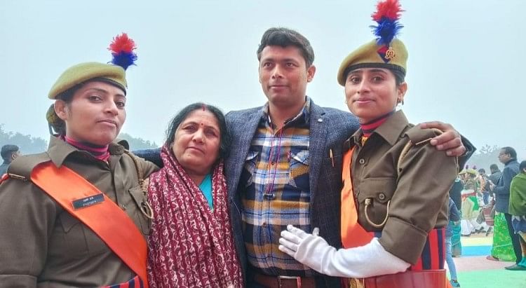 Kanpur Dehat : Deux filles d’un distributeur de journaux sont devenues soldats après avoir terminé leur formation