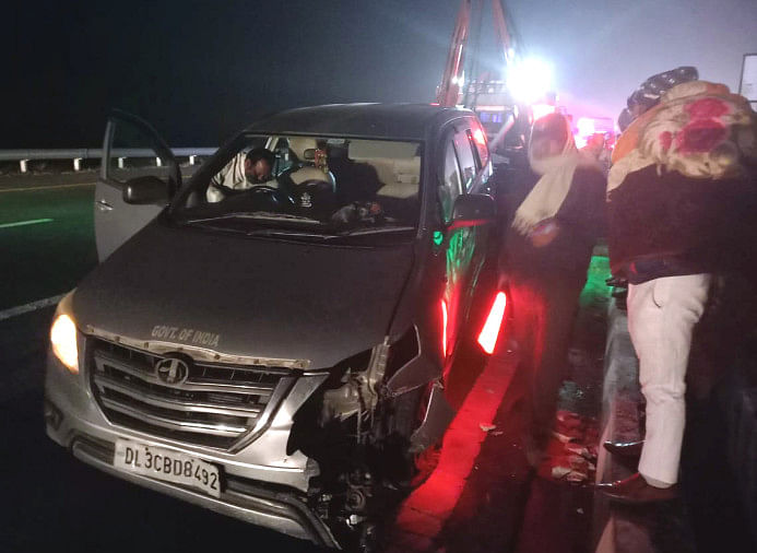Kejahatan, kecelakaan, kannauj, kannauj News – Mobil bertabrakan dengan ternak di jalan tol, delapan terluka