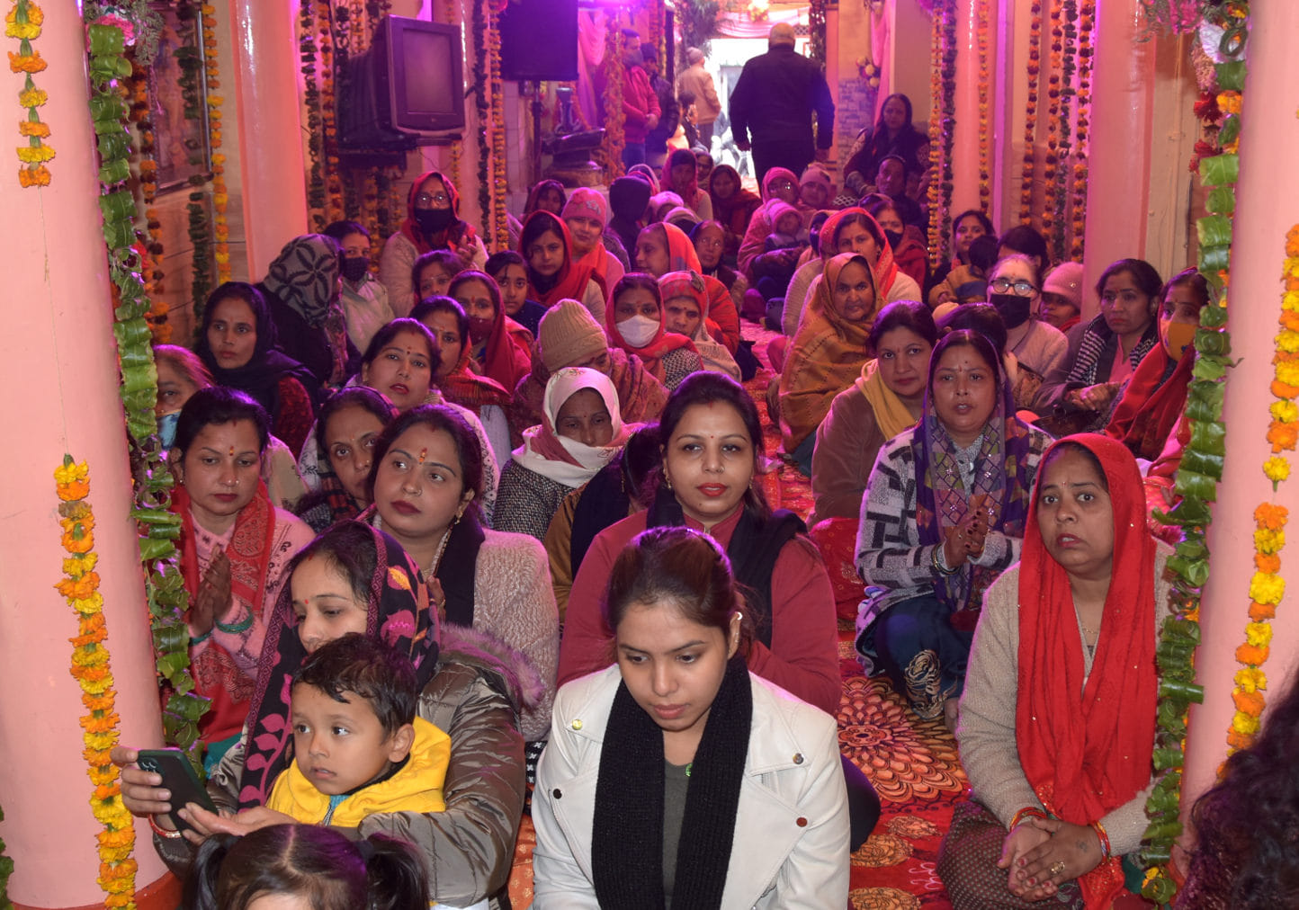 पुरानी अनाज मंडी स्थित राधा कृष्ण मन्दिर में मॉ शाकंभरी माता का जन्मोत्सव पर पूजा अर्चना के लिये पुरानी अनाज मंडी स्थित राधा कृष्ण मन्दिर में मॉ शाकंभरी माता का जन्मोत्सव पर पूजा अर्चना के लिये