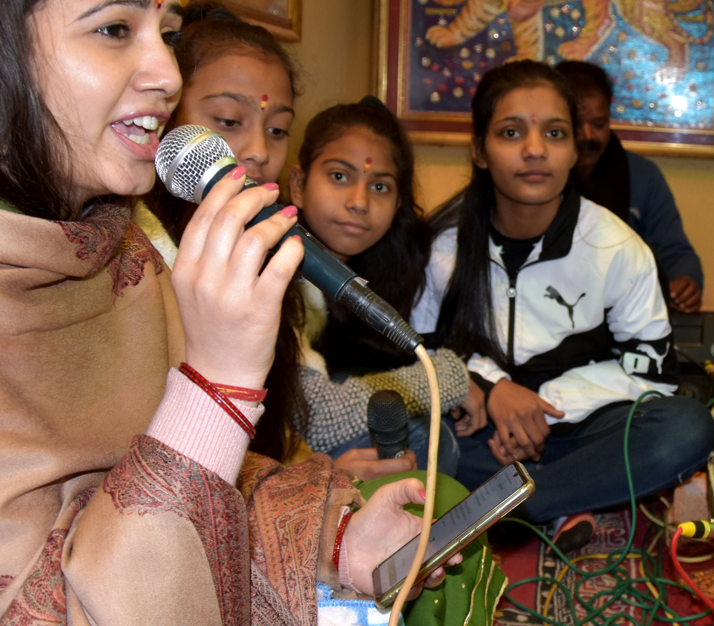 पुरानी अनाज मंडी स्थित राधा कृष्ण मन्दिर में मॉ शाकंभरी माता का जन्मोत्सव पर धार्मिक गीत गाती छा? पुरानी अनाज मंडी स्थित राधा कृष्ण मन्दिर में मॉ शाकंभरी माता का जन्मोत्सव पर धार्मिक गीत गाती छा?