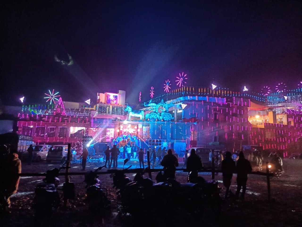 रोशनी से नहाया शंकराचार्य आश्रम रोशनी से नहाया शंकराचार्य आश्रम