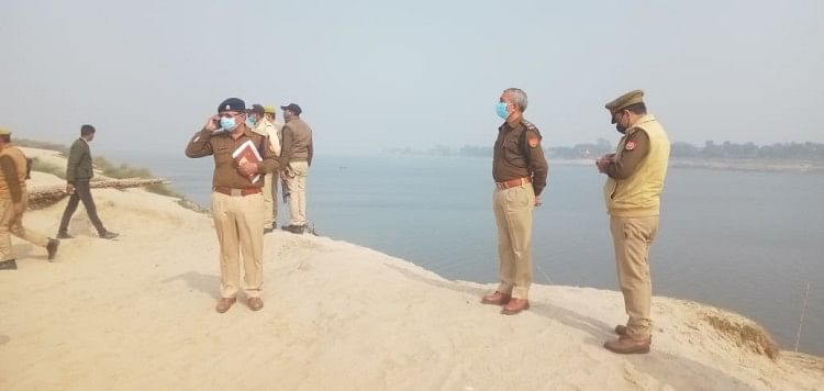 Sp Memeriksa Perbatasan Bihar-ballia, Memberi Instruksi