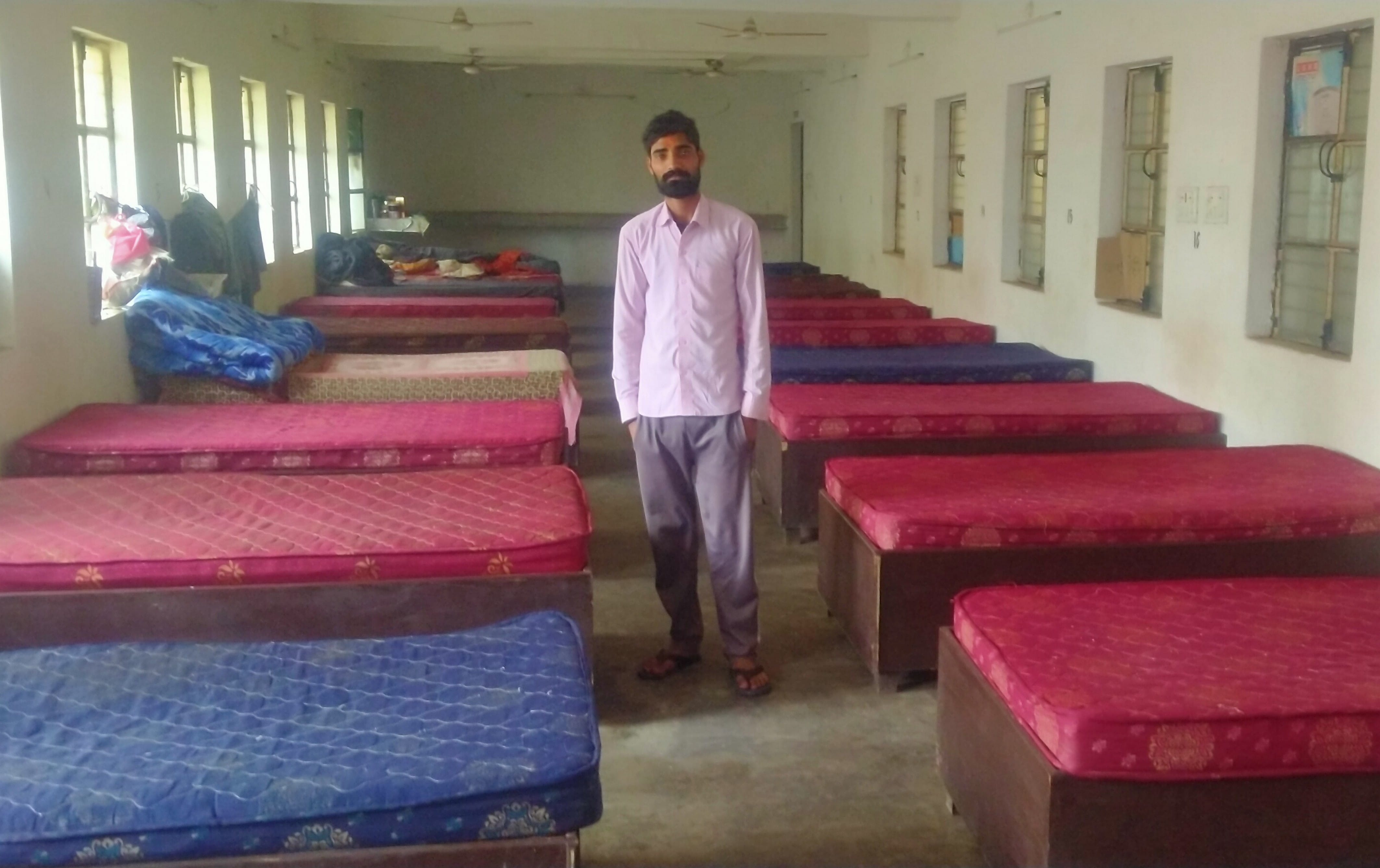 राबर्ट्सगंज स्थित रैन बसेरा। राबर्ट्सगंज स्थित रैन बसेरा।