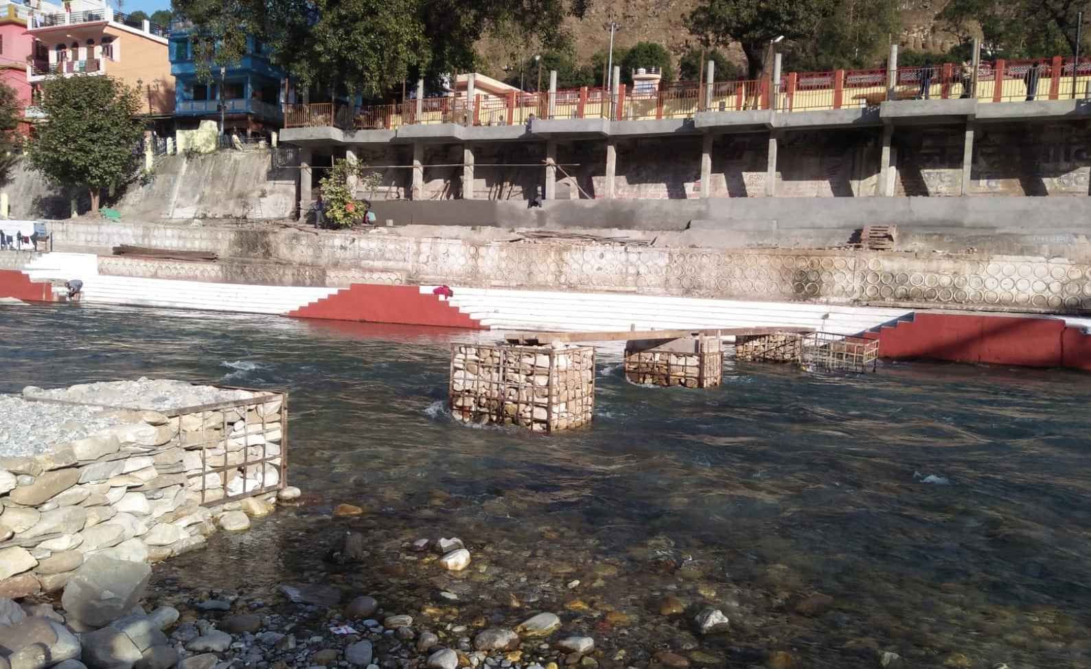 बागेश्वर में उत्तरायणी मेले को लेकर सरयू नदी पर अस्थाई पुल का निर्माण कार्य प्रगति पर। संवाद न्य? बागेश्वर में उत्तरायणी मेले को लेकर सरयू नदी पर अस्थाई पुल का निर्माण कार्य प्रगति पर। संवाद न्य?