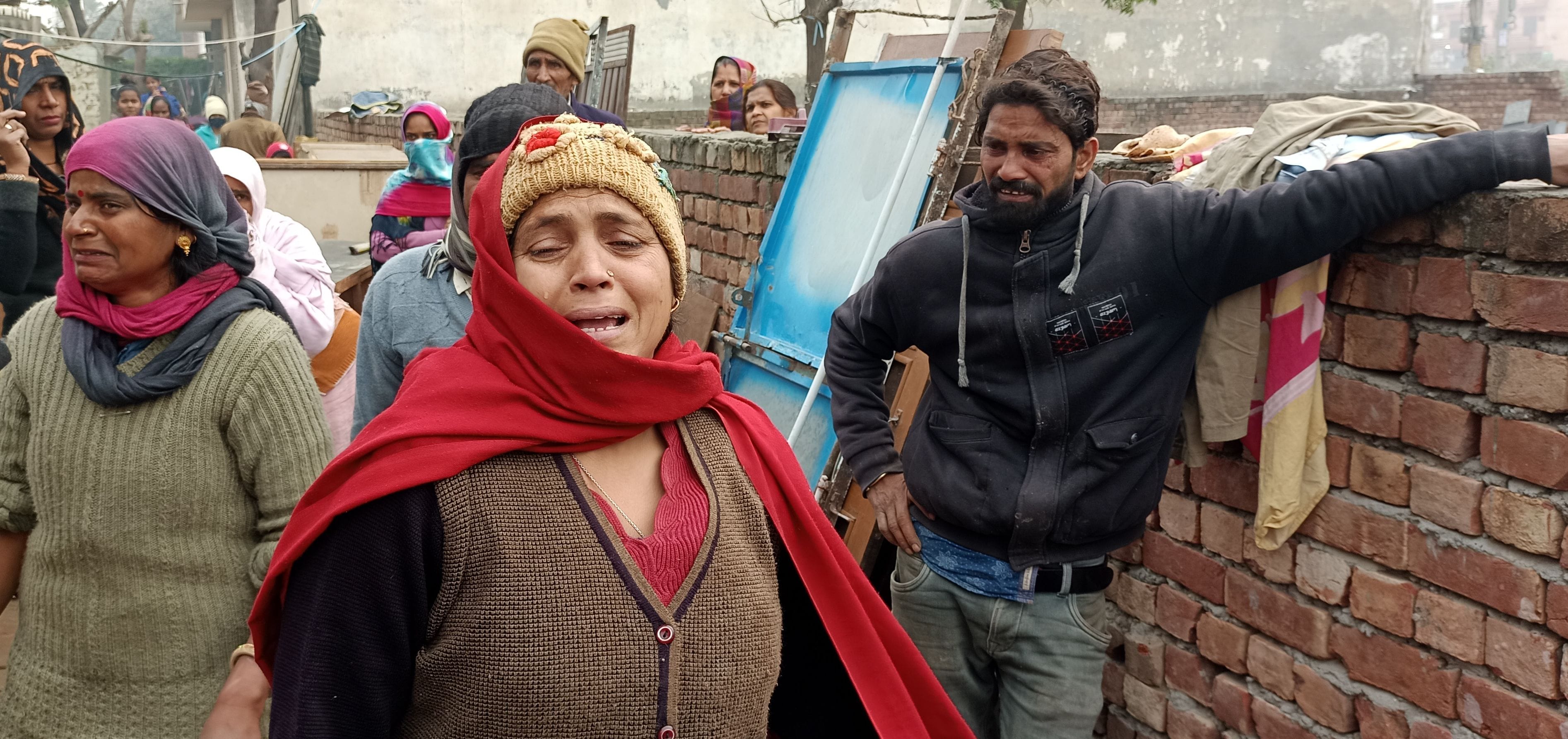 पानीपत। लोगों के आंसू बया कर रहै सब कुछ:- सिचाई विभाग के क्वार्टर से थोड़ी दूर बने मकान को खाली करन?