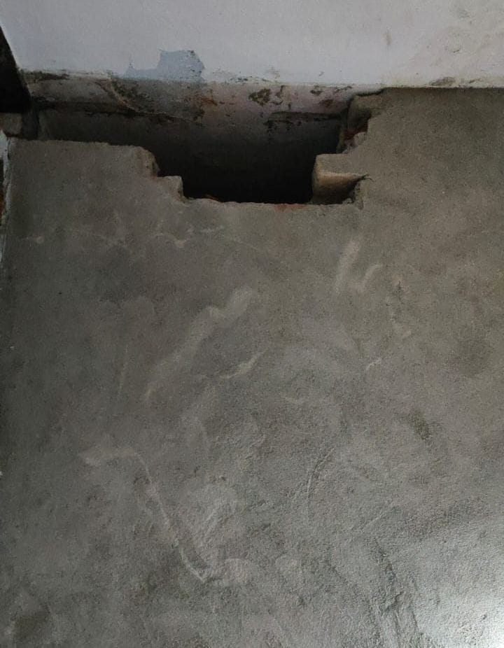 पानीपत। चोर दुकान के ऊपर छत के रास्ते से झुसे अंदर।
