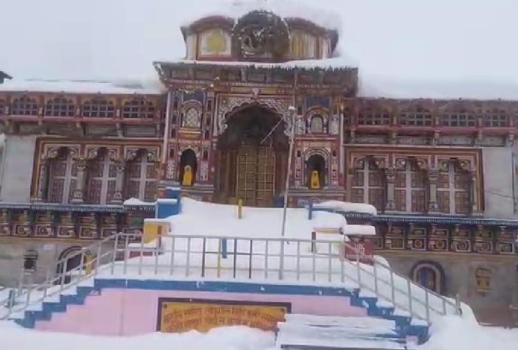 Uttarakhand Weather: आज मैदानी इलाकों में मौसम खराब, बदरीनाथ धाम में जमकर बर्फबारी बदरीनाथ धाम में बर्फबारी