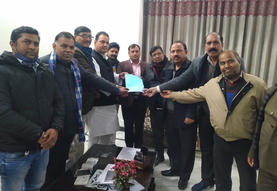 पूर्व जिला पंचायत अध्यक्ष तेजवीर सिंह गुडडू बसपा में शामिल हुए । पूर्व जिला पंचायत अध्यक्ष तेजवीर सिंह गुडडू बसपा में शामिल हुए ।