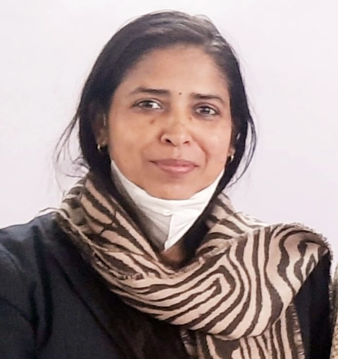 अधिवक्ता राखी शर्मा।
