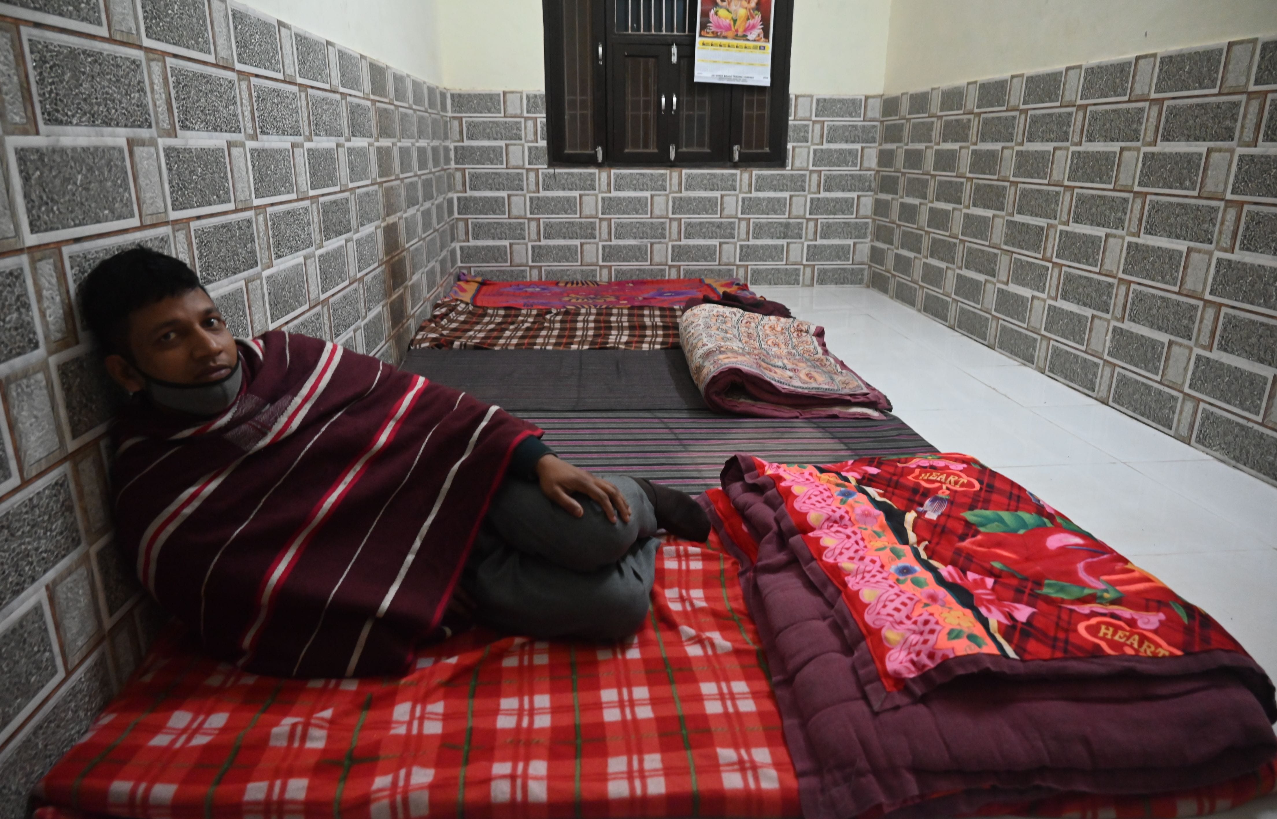हिसार ऋषि नगर के रेन बसेरा में केवल एक ही बेसहारा पहुंचा। संवाद