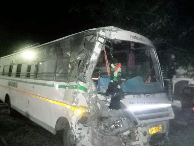 Kanpur Dehat : Un camion entre en collision avec un bus, 17 travailleurs revenant de l’usine sont blessés
