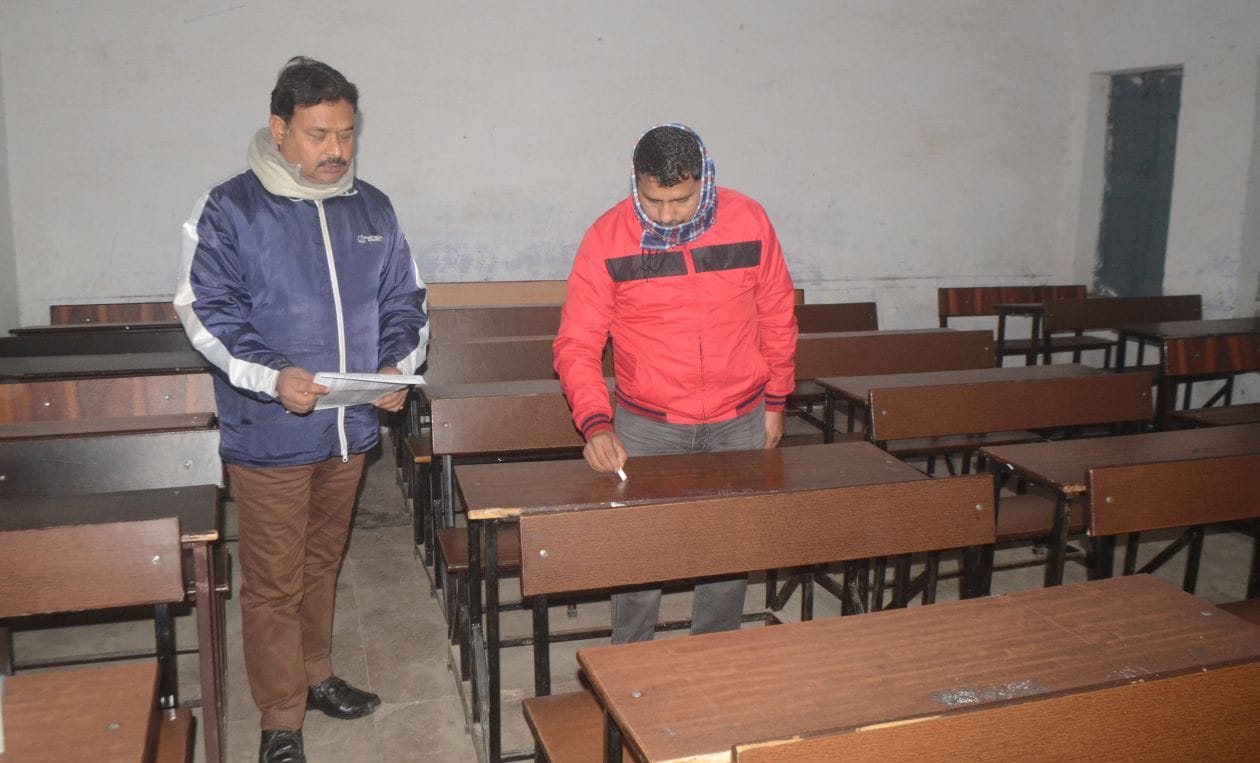 एसएसवी कॉलिज में टी ई टी परीक्षा की तैयारी करते कर्मचारी संवाद एसएसवी कॉलिज में टी ई टी परीक्षा की तैयारी करते कर्मचारी संवाद