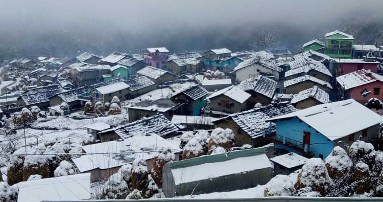 Hujan Salju Di Daerah Berbukit – Hujan salju di desa-desa yang berbatasan dengan wilayah Himalaya, hujan di daerah dataran rendah