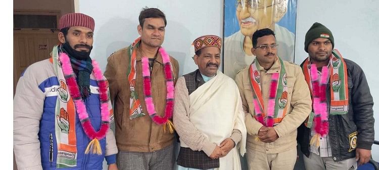 Perubahan Partai Politik Di Tanakpur – Pemberontakan membuat kandidat lagi, lima pemimpin SC Morcha meninggalkan partai