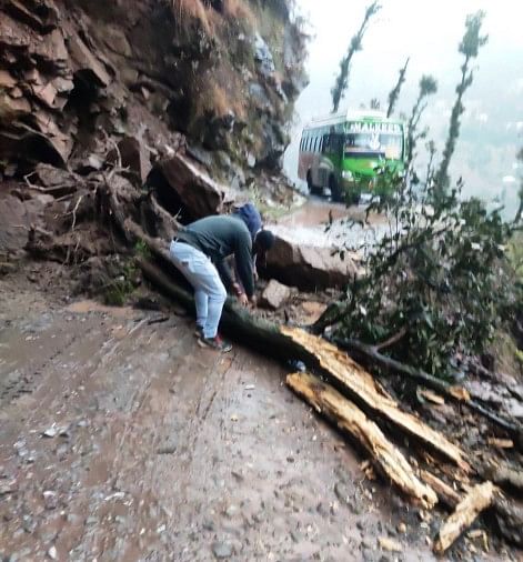 Masalah Curah Hujan Tinggi – Karena cuaca buruk, listrik di Panchairi dan Mongri padam pada sore hari dan tidak dapat dipulihkan bahkan hingga malam hari.