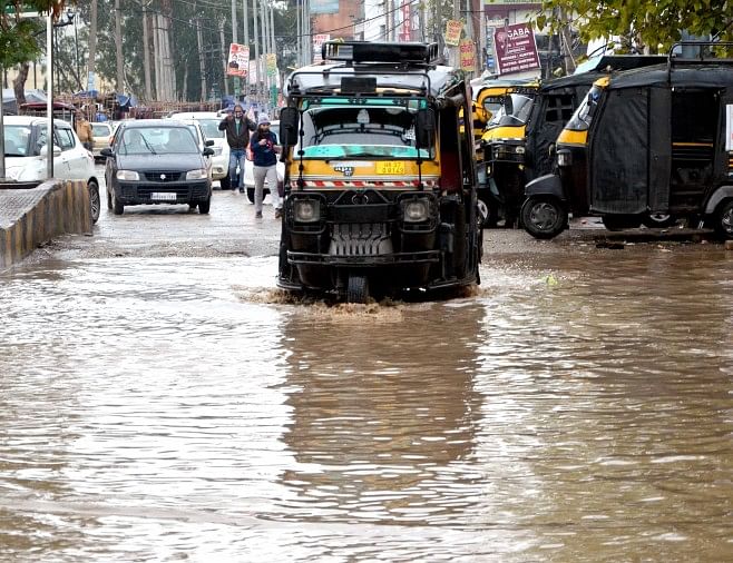 Genangan Air Di Kota Karena Hujan, Rekor 10 Tahun Pecah