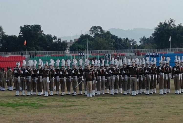 Latihan Berpakaian Lengkap: Ada Antusiasme Di Antara Para Prajurit Di Stadion Ma Di Jammu.  – Gladi Bersih Lengkap: Antusiasme para prajurit terlihat di Stadion MA, Jammu, memeriksa di banyak tempat di kota, langkah demi langkah para prajurit di Srinagar