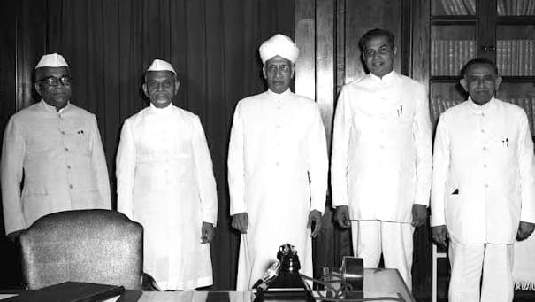 तत्कालीन राष्ट्रपति डॉ राधाकृष्णन के साथ हाफिज मोहम्मद इब्राहिम।