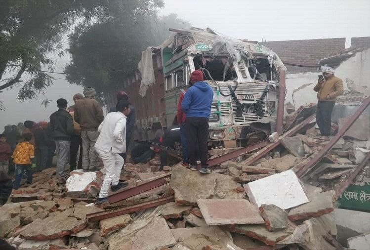 Une maison s’est effondrée en raison d’une collision avec un camion à Agra