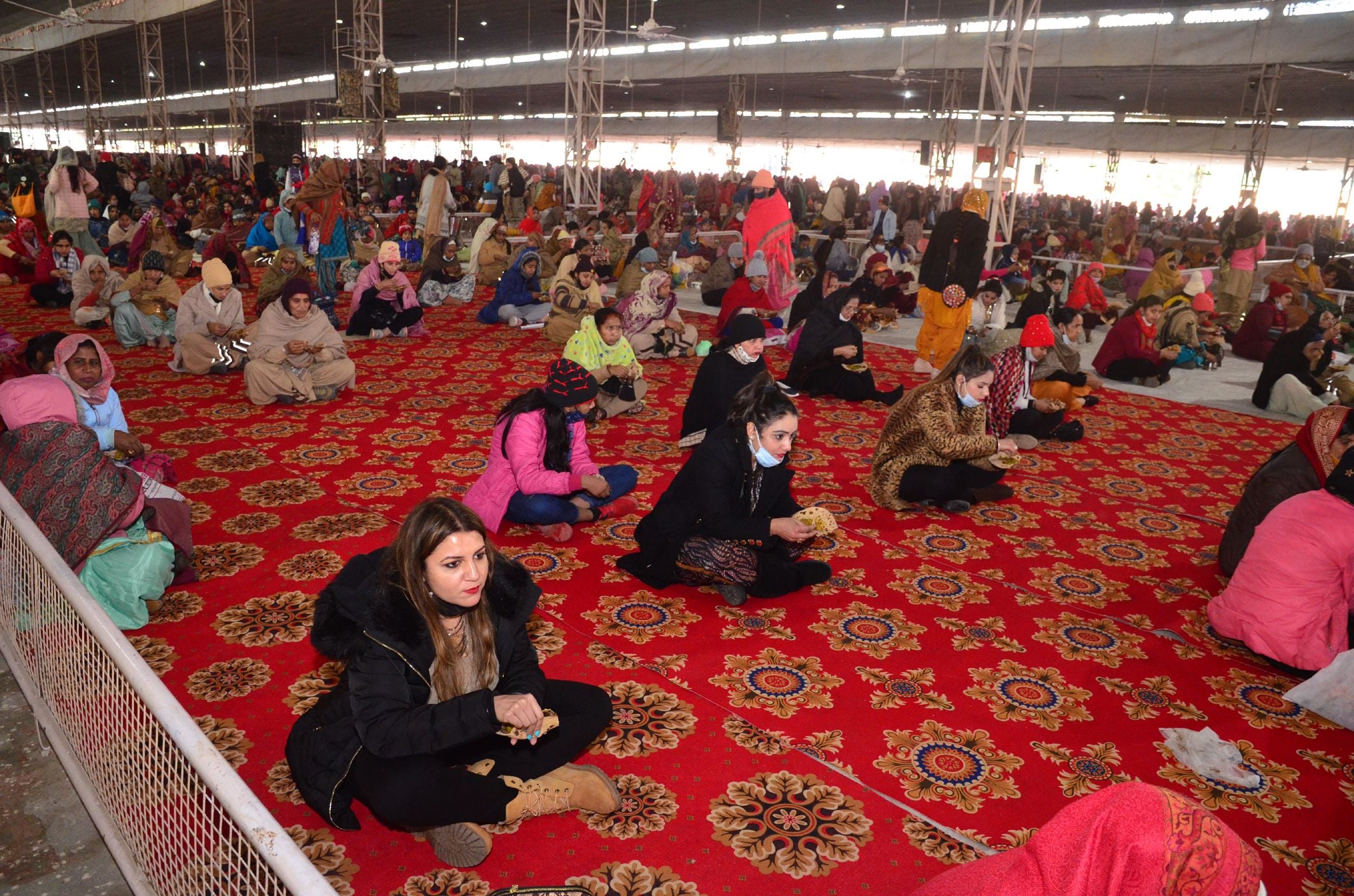 डेरा में अवतार दिवस पर कार्यक्रम में उपस्थित श्रद्धालु। डेरा में अवतार दिवस पर कार्यक्रम में उपस्थित श्रद्धालु।
