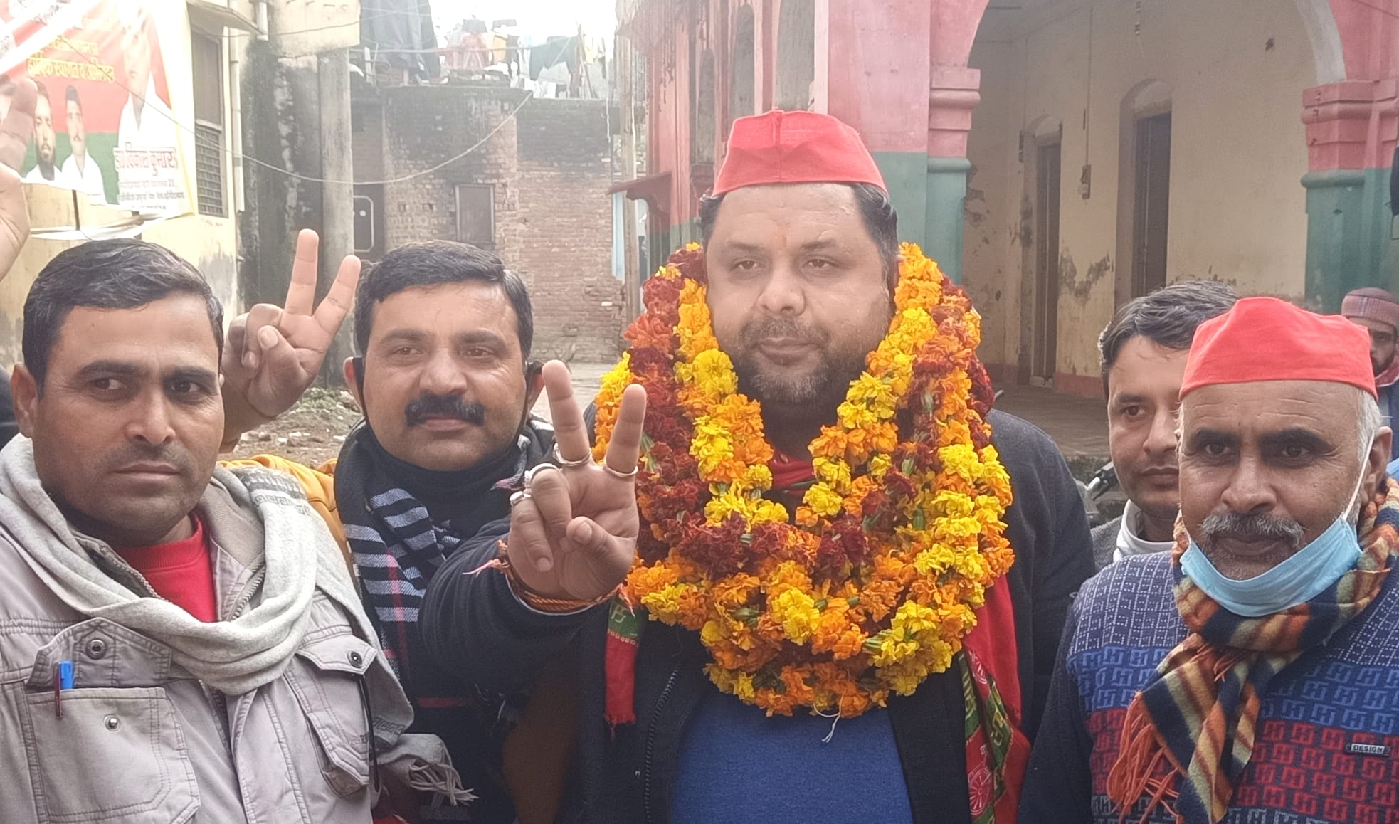 बिजनौर में बढ़ापुर विधानसभा से नामांकन कराने जाते सपा प्रत्याशी कपिल गुर्जर। बिजनौर में बढ़ापुर विधानसभा से नामांकन कराने जाते सपा प्रत्याशी कपिल गुर्जर।