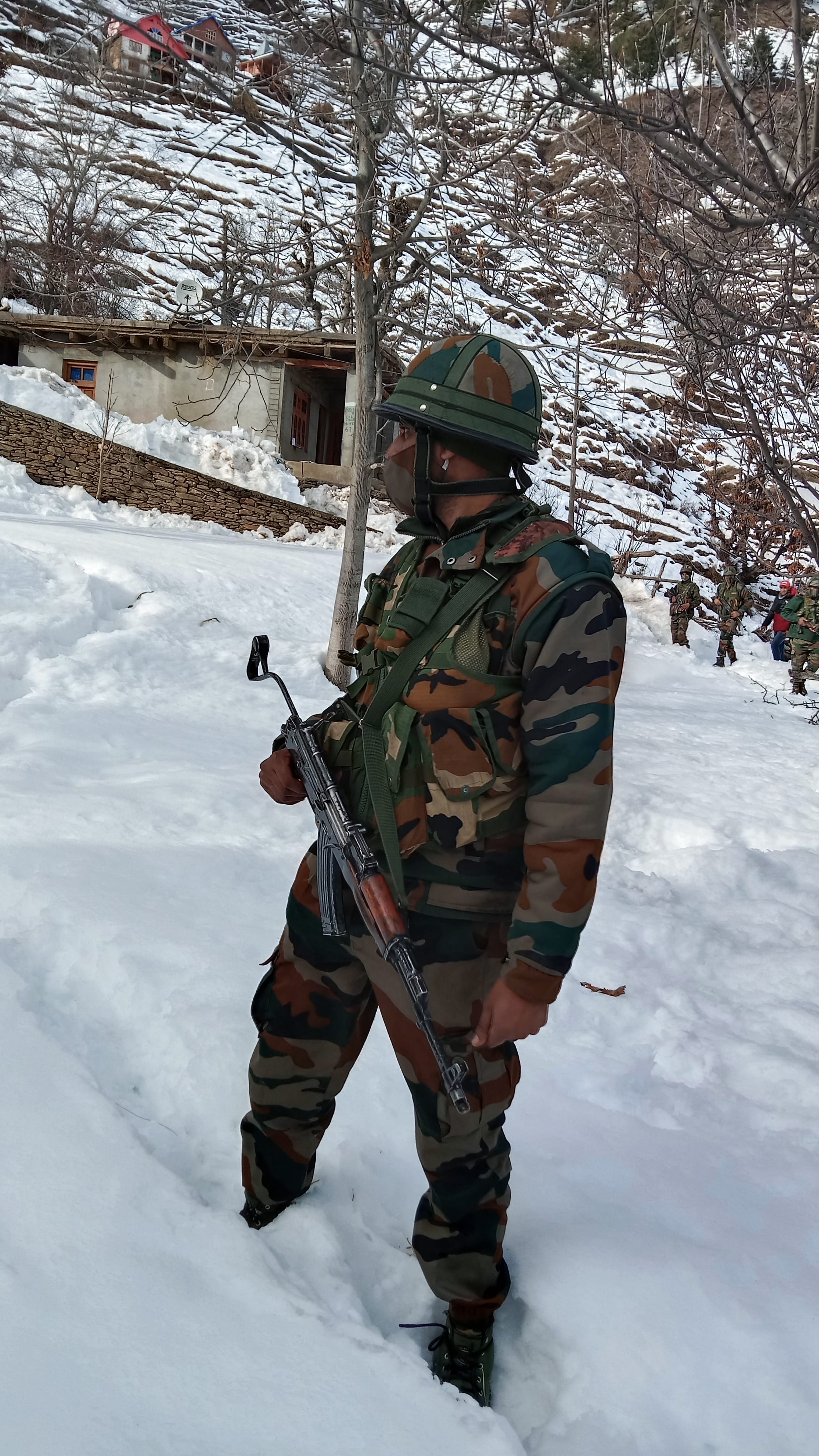 फोटो...किश्तवाड़ के डूल इलाके में विस्फोटक सामग्री बरामद,,,भारतीय सेना बर्फ के दौरान भी सतर्क फोटो...किश्तवाड़ के डूल इलाके में विस्फोटक सामग्री बरामद,,,भारतीय सेना बर्फ के दौरान भी सतर्क