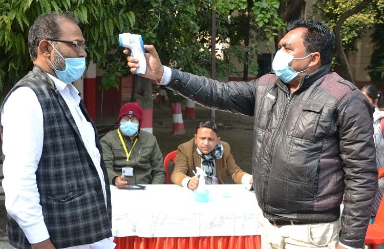 Kanpur Dehat : 30 demandeurs ont acheté 37 documents de candidature le premier jour