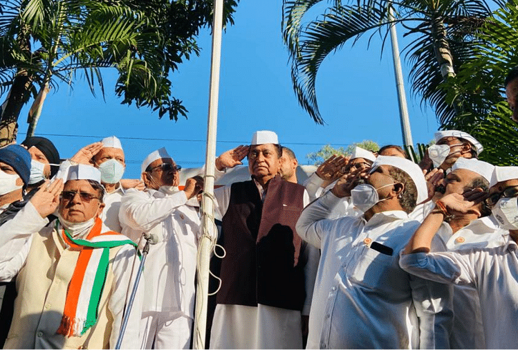 Hari Republik 2022: Presiden Negara Bagian Kongres Kamal Nath Menawarkan Bendera di Kantor Kongres