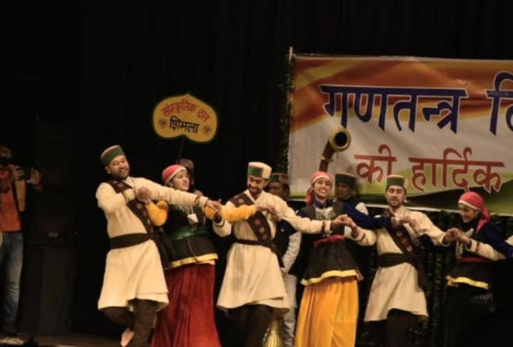 गेयटी थियेटर में नाटी की प्रस्तुति।